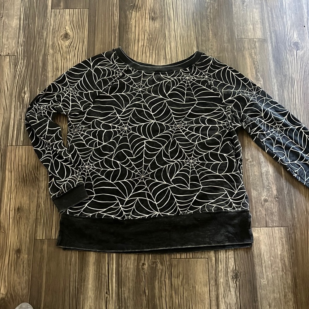 Grey spiderweb long sleeve